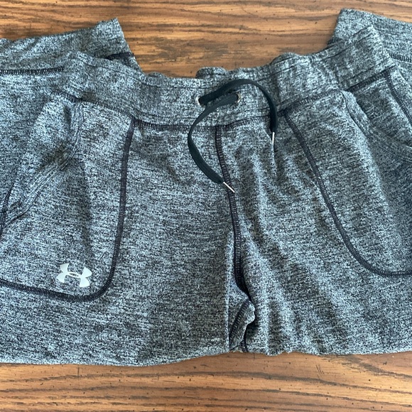 30:01 Under Armour Heat Gear UA Tech Twist Capri Pants - Picture 4 of 9